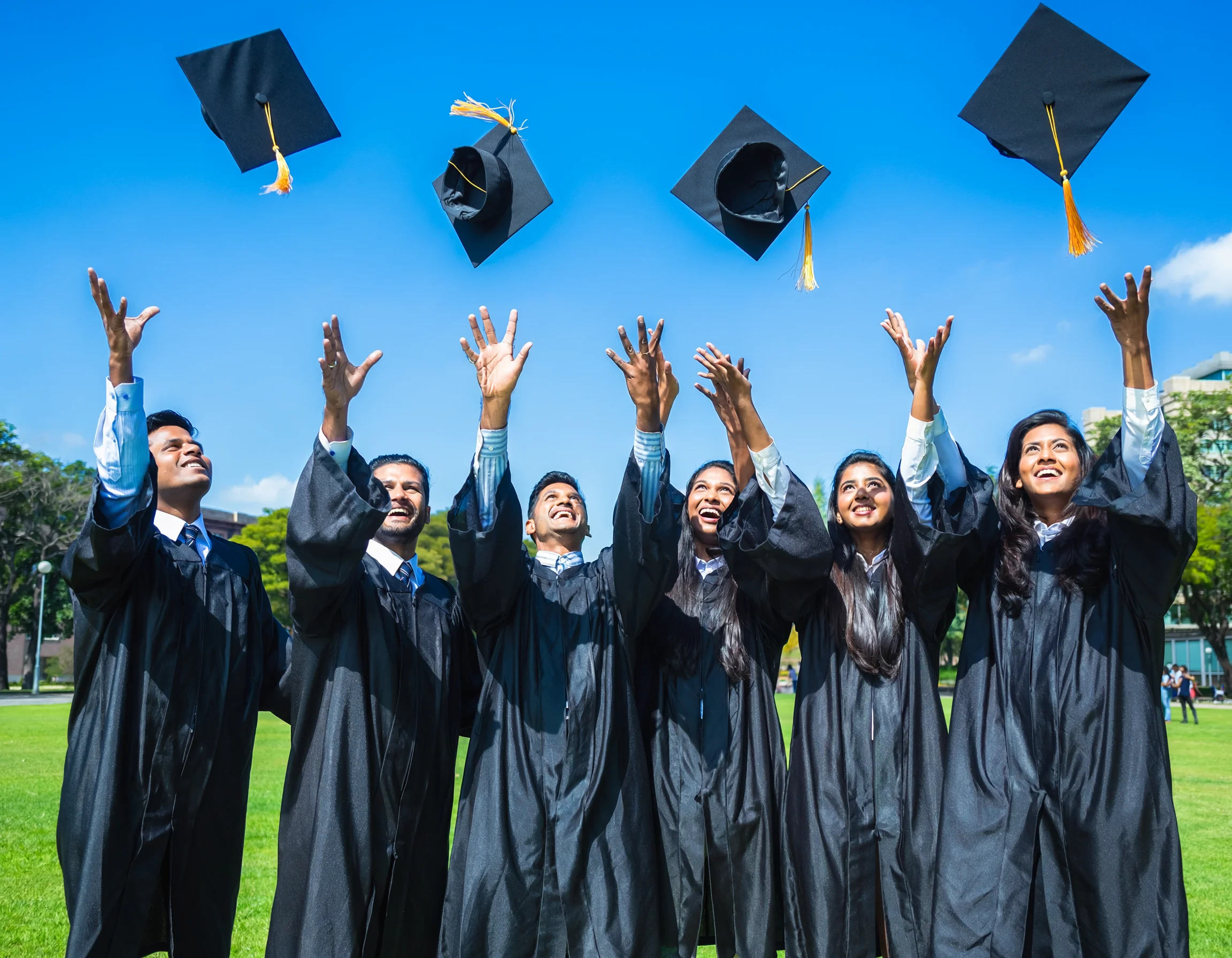 ZLCC विद्यार्थीहरू स्नातक समारोहमा